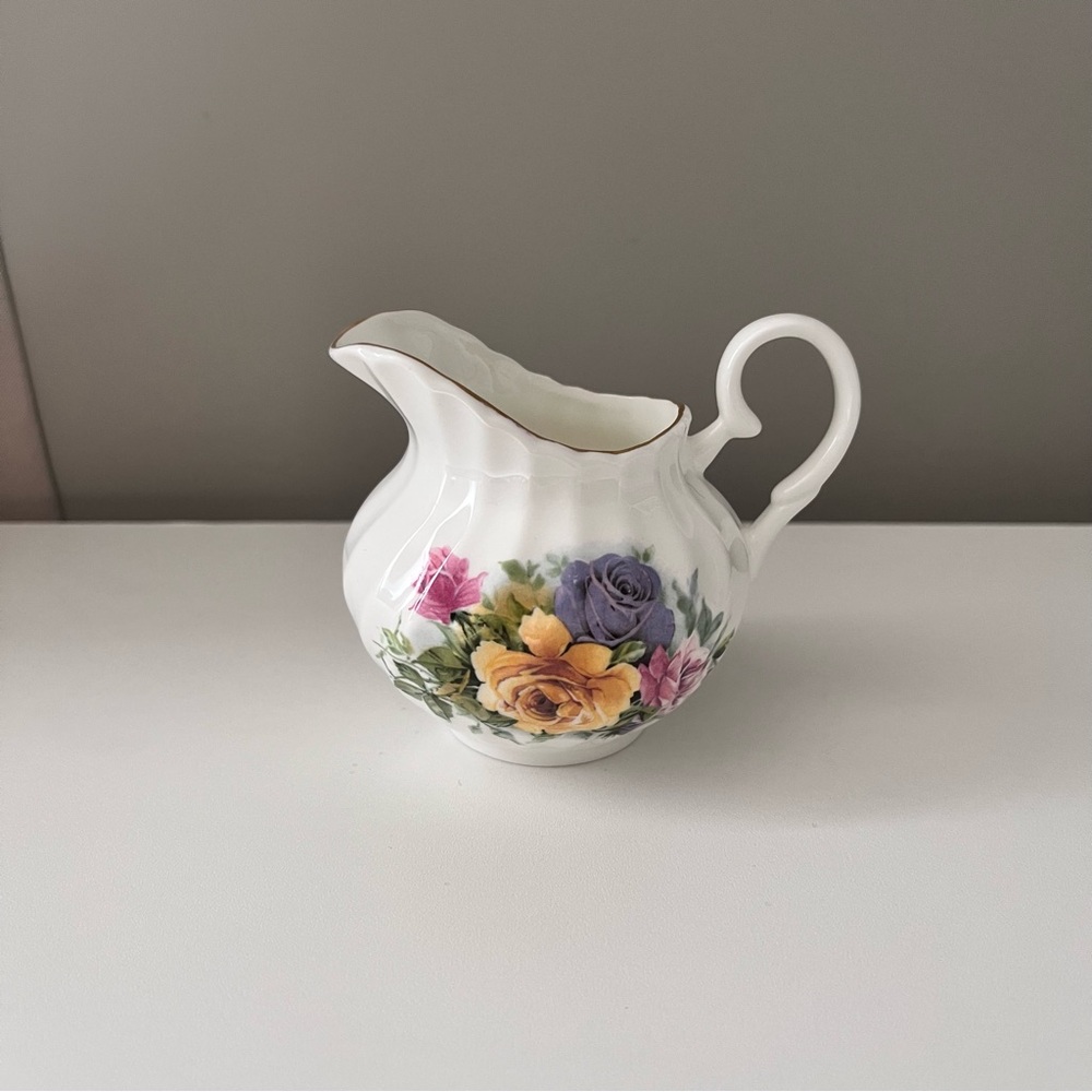 3/$30Super Cute Royal Stuart Creamer